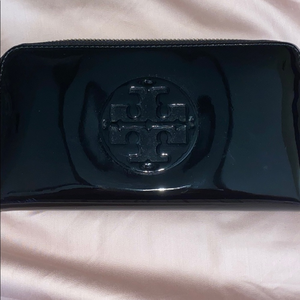 Euc Tory Burch wallet!!